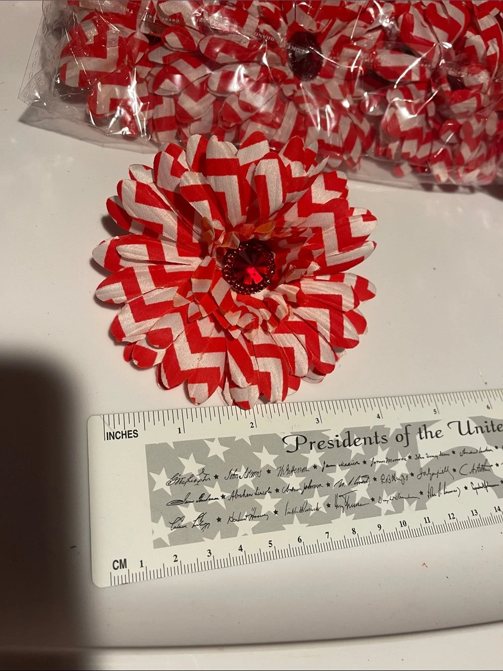 Red and white zigzag fabric flowers Floral Artificial diy crafts nwt 3 dozen